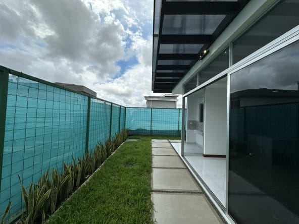 Casa a la venta en condominio Villa del Sol en San Rafael de Alajuela.